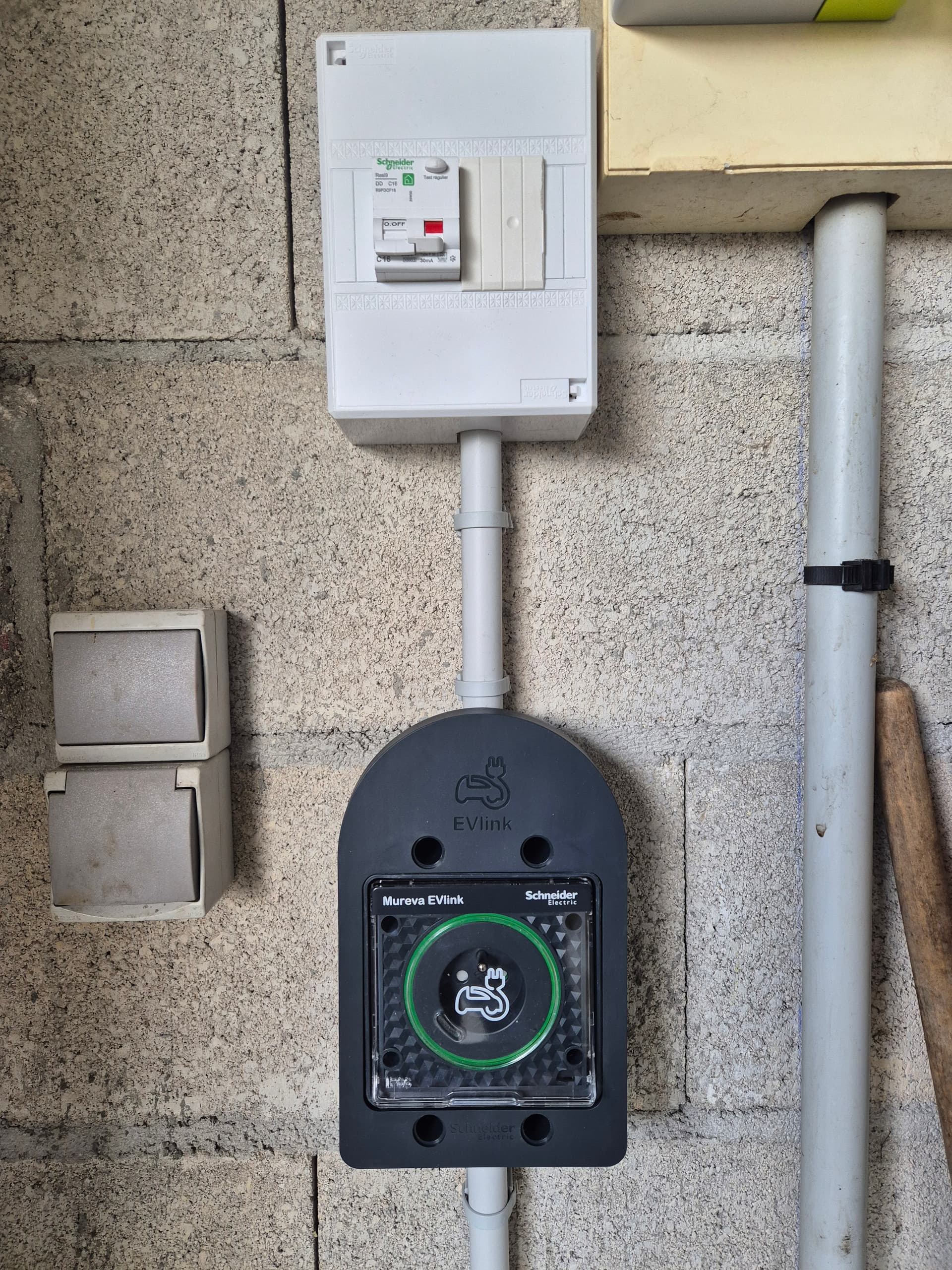 Tableau protection borne